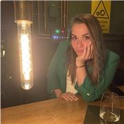 Assistente Sociale, laureata con esperienza come insegnante in asili e materne e come aiuto compiti nei dopo scuola, impartisce lezioni di italiano o ripetizioni/aiuto compiti di tutte le materie